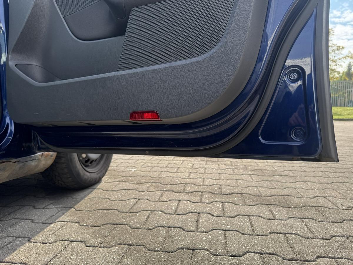 VW Jetta 1K2 original T&uuml;r vorn rechts LD5Q Shadow Blue Rohbau Bj.2009